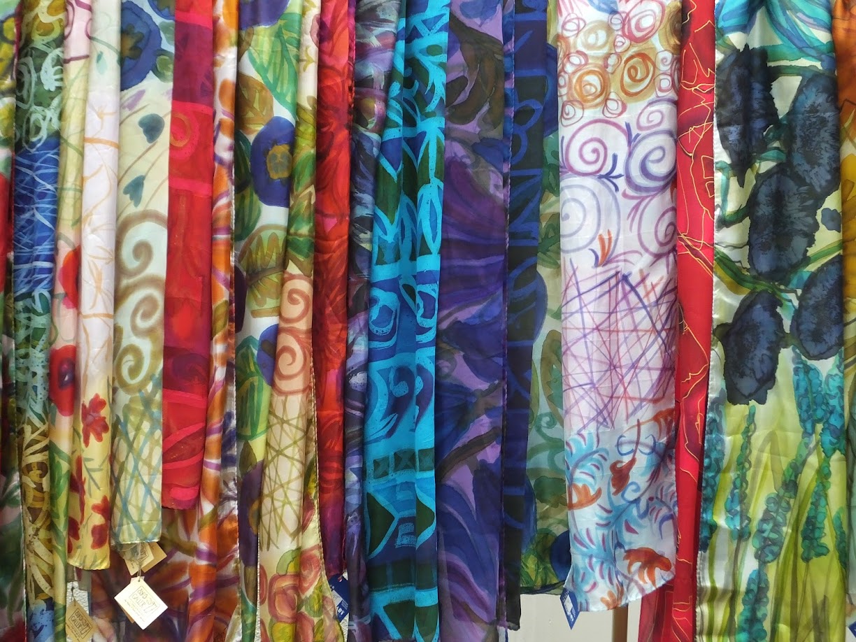 MAKING MY PEACE … with choosing what colour to wear  